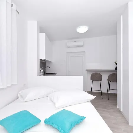 Apartment Silver Stars 1